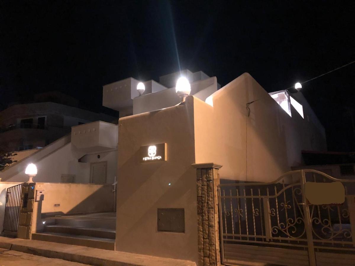 לינה וארוחת בוקר טורה סן ג'ובאני אוג'נטו Petra Bianca מראה חיצוני תמונה